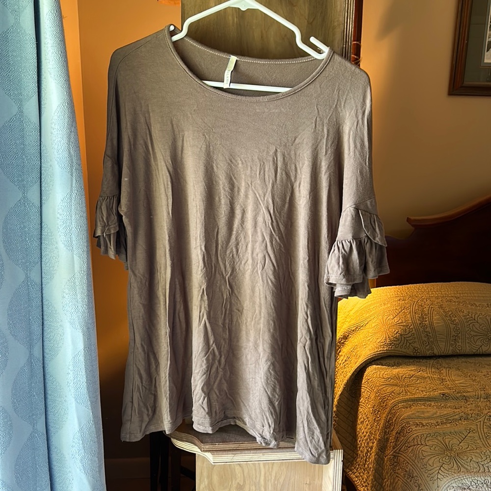Bellamie size large tanish gray bell sleeve blouse